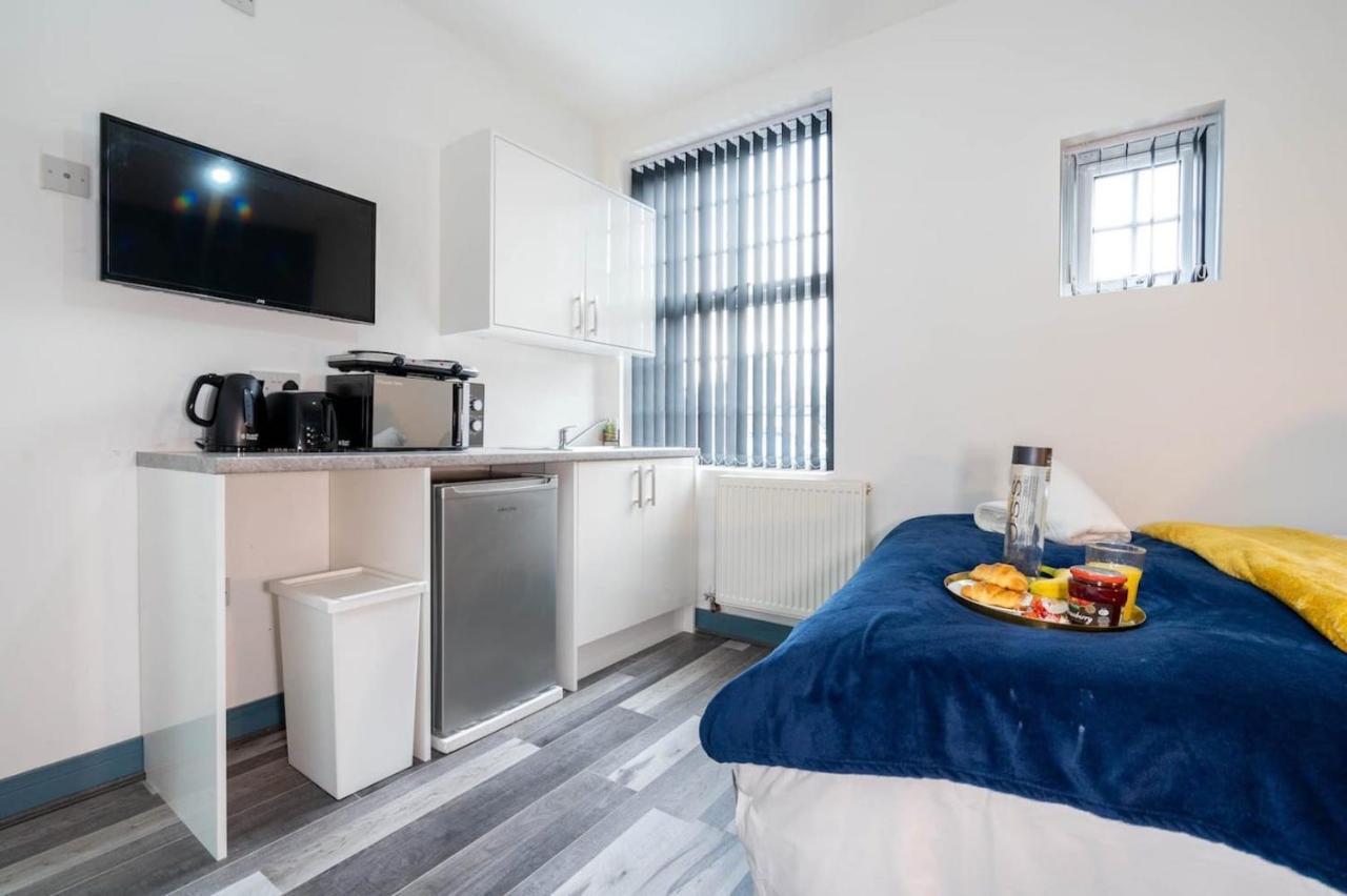 Comfy, Modern Studio With Netflix Apartment Birmingham Luaran gambar