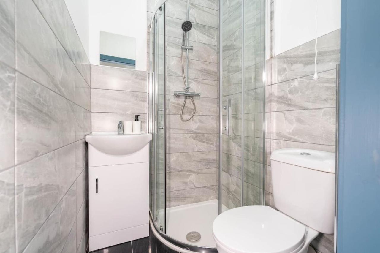 Comfy, Modern Studio With Netflix Apartment Birmingham Luaran gambar